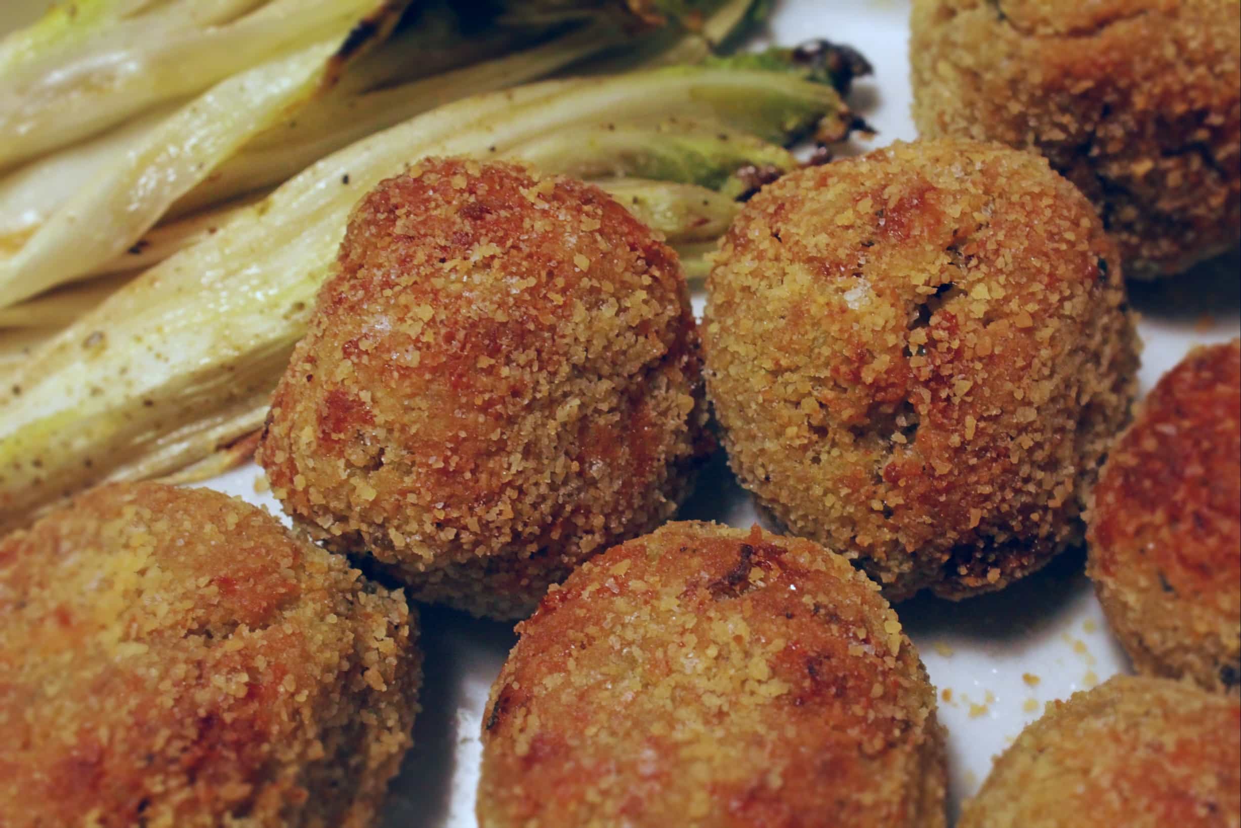 polpette di melanzane con insalata belga
