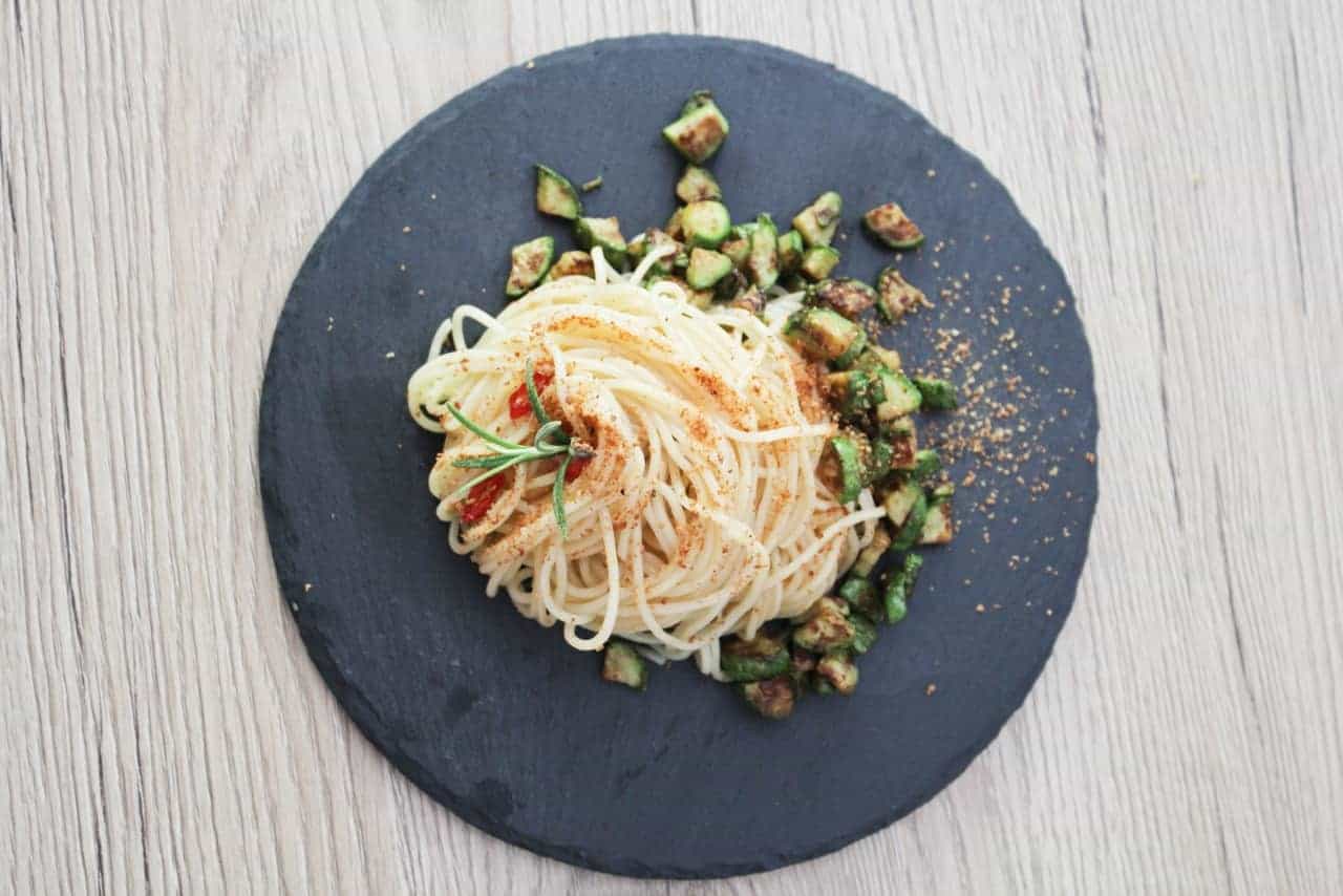 ricetta spaghetti aglio olio peperoncino pangrattato zucchine