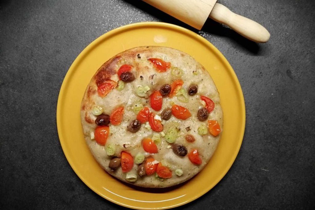 focaccia impasto pizza cotta condimenti