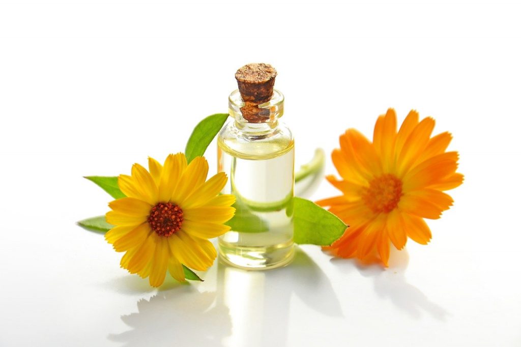 olio calendula alleviare i dolori mestruali