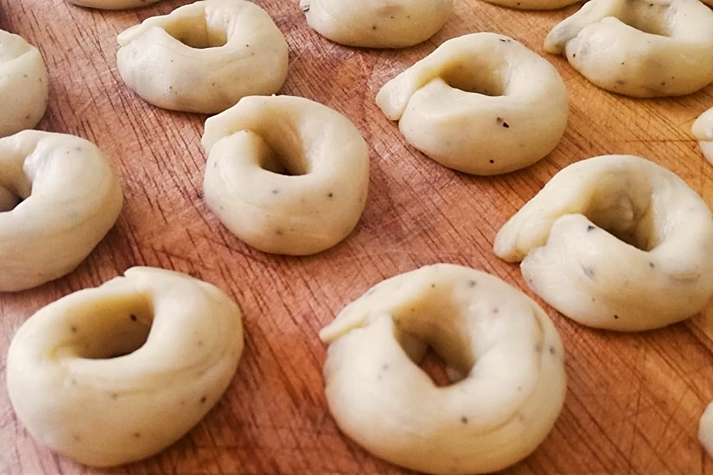 ricetta taralli crudi tagliere