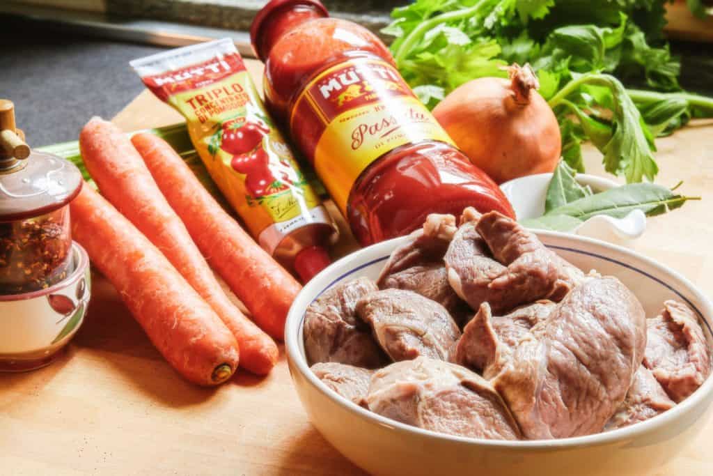 pezzetti di cavallo al sugo ingredienti